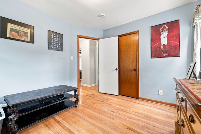 505 E Holcomb Avenue, Des Moines, IA 50313