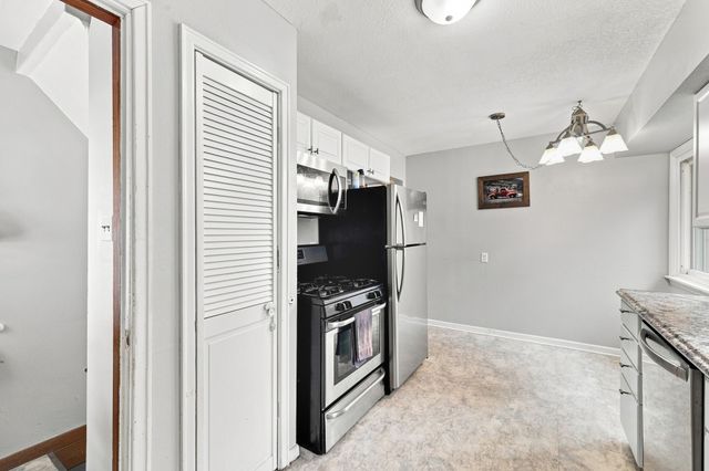 505 E Holcomb Avenue, Des Moines, IA 50313