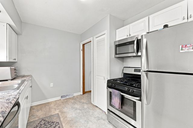 505 E Holcomb Avenue, Des Moines, IA 50313