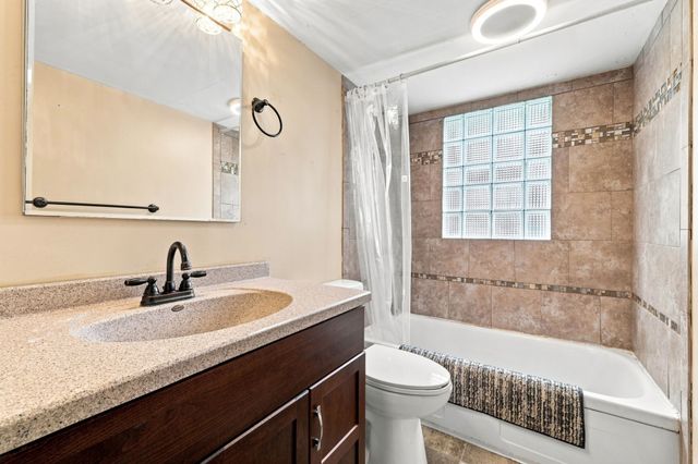 505 E Holcomb Avenue, Des Moines, IA 50313