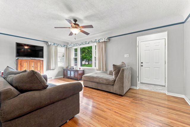 505 E Holcomb Avenue, Des Moines, IA 50313