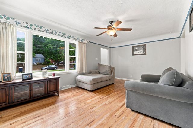 505 E Holcomb Avenue, Des Moines, IA 50313