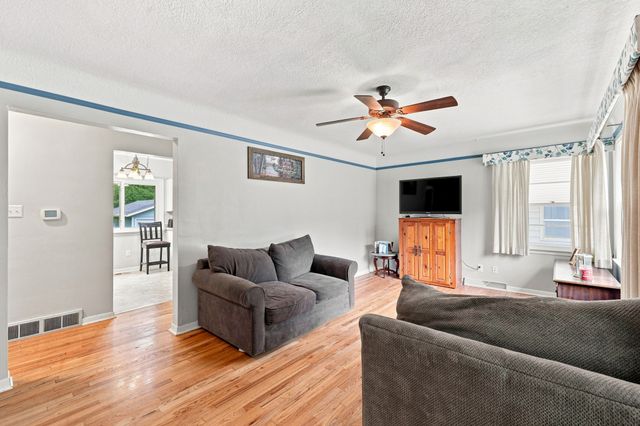 505 E Holcomb Avenue, Des Moines, IA 50313