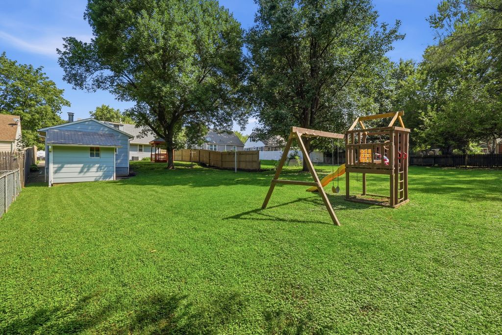 505 E Holcomb Avenue, Des Moines, IA 50313