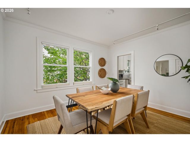 138 Ne 18TH Ave, Portland, OR 97232