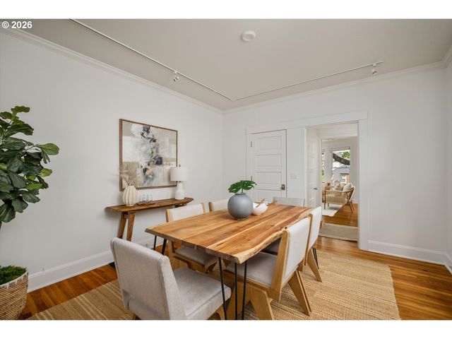 138 Ne 18TH Ave, Portland, OR 97232