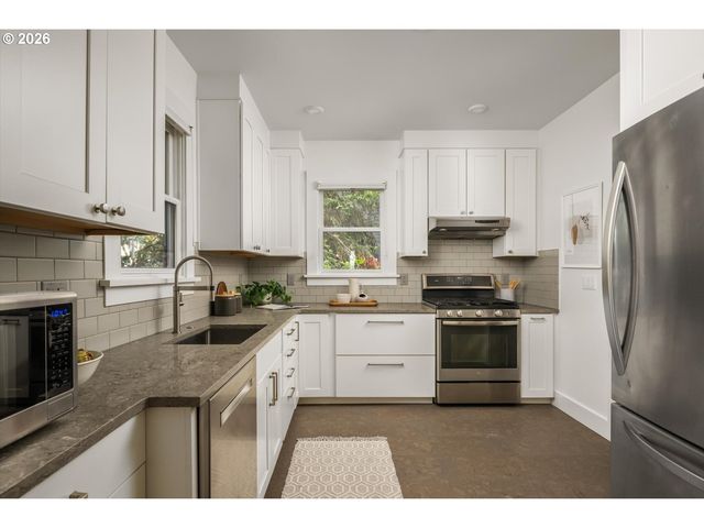 138 Ne 18TH Ave, Portland, OR 97232