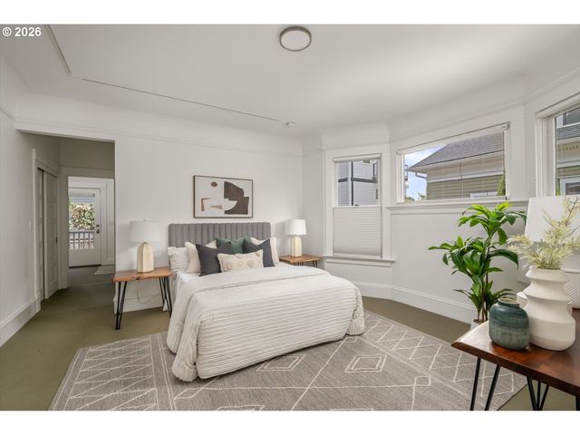 138 Ne 18TH Ave, Portland, OR 97232