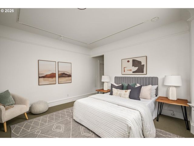 138 Ne 18TH Ave, Portland, OR 97232