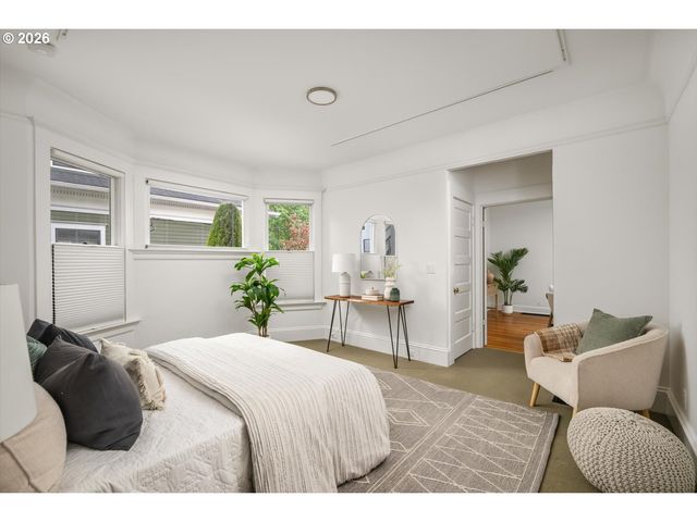 138 Ne 18TH Ave, Portland, OR 97232