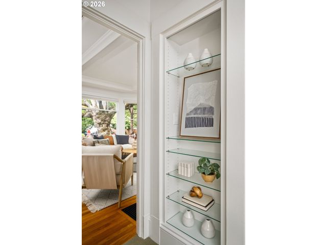 138 Ne 18TH Ave, Portland, OR 97232