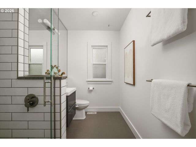 138 Ne 18TH Ave, Portland, OR 97232