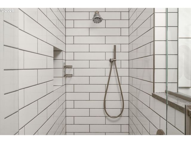 138 Ne 18TH Ave, Portland, OR 97232