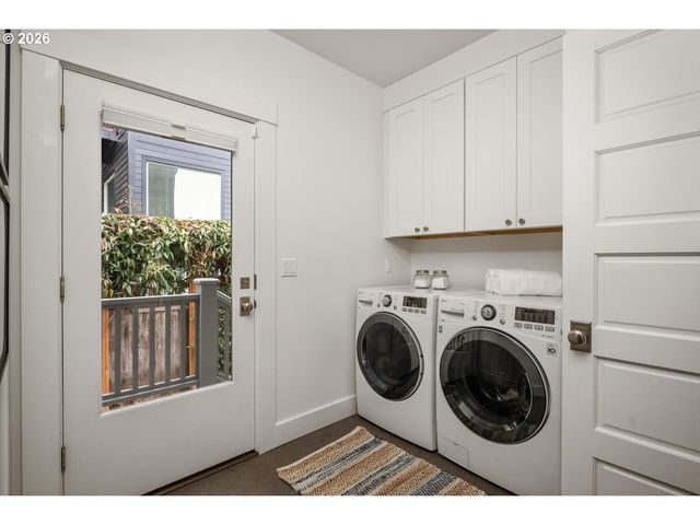 138 Ne 18TH Ave, Portland, OR 97232