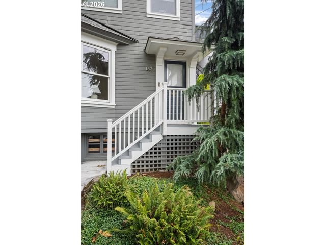 138 Ne 18TH Ave, Portland, OR 97232