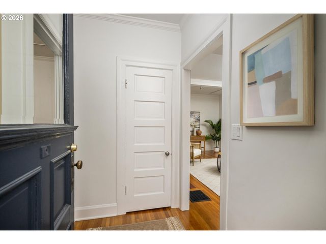138 Ne 18TH Ave, Portland, OR 97232