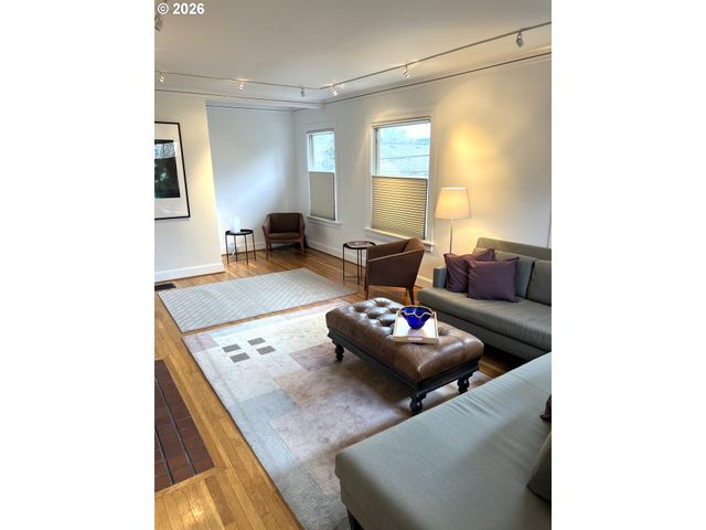 138 Ne 18TH Ave, Portland, OR 97232