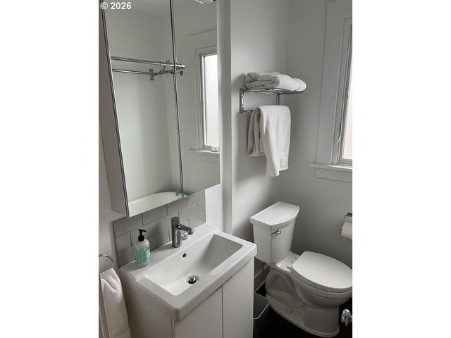 138 Ne 18TH Ave, Portland, OR 97232