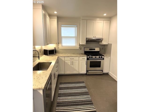 138 Ne 18TH Ave, Portland, OR 97232
