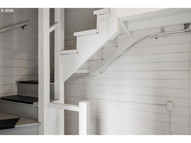 138 Ne 18TH Ave, Portland, OR 97232