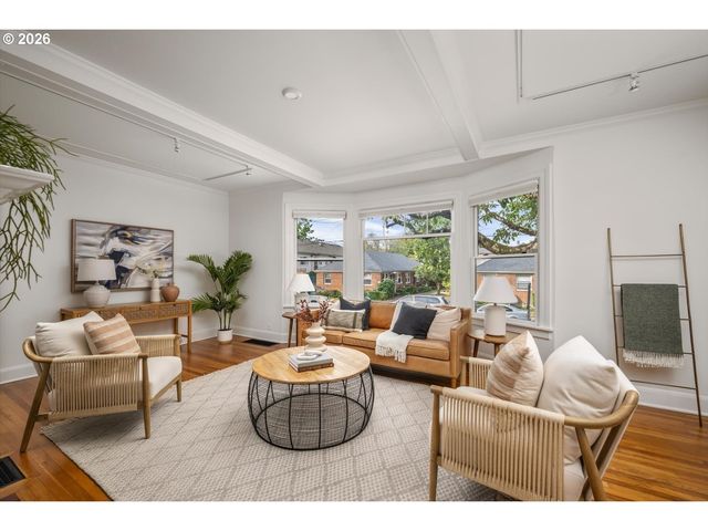138 Ne 18TH Ave, Portland, OR 97232
