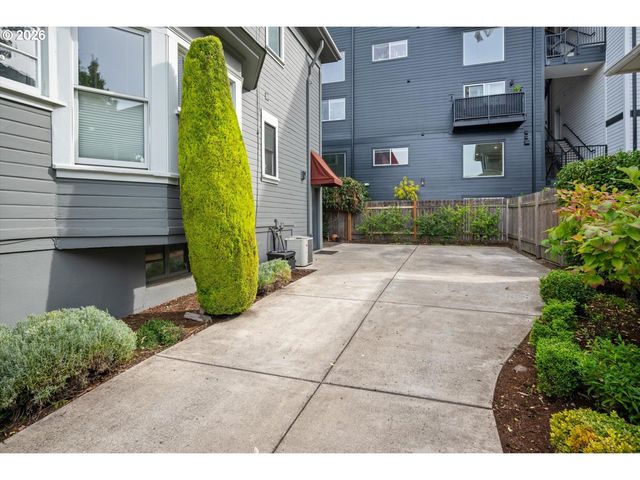138 Ne 18TH Ave, Portland, OR 97232