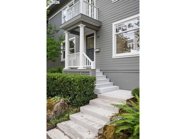 138 Ne 18TH Ave, Portland, OR 97232