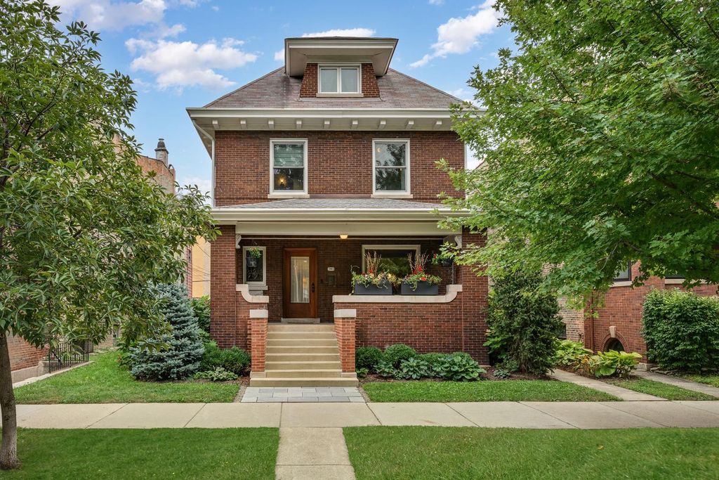 2063 N Humboldt Boulevard, Chicago, IL 60647
