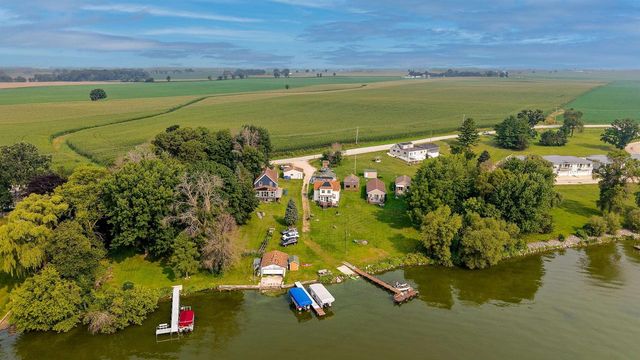 W10723 Blackhawk Trail, Fox Lake, WI 53933