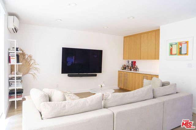 2319 S Cloverdale Avenue, Los Angeles, CA 90016
