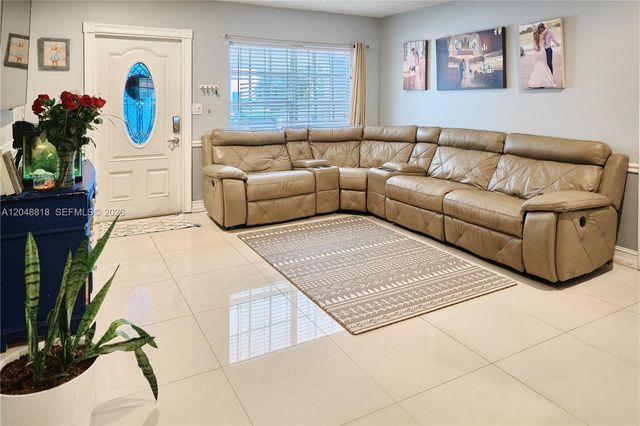 5417 NE 4th Terrace, Oakland Park, FL 33334