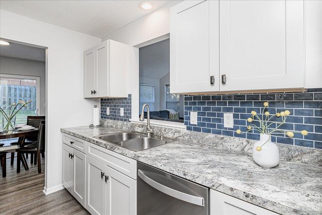 2200 MARICOPA DR, Columbia, MO 65201