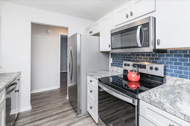 2200 MARICOPA DR, Columbia, MO 65201