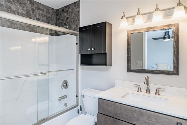 2200 MARICOPA DR, Columbia, MO 65201