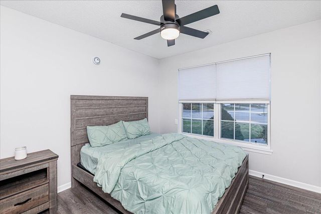 2200 MARICOPA DR, Columbia, MO 65201