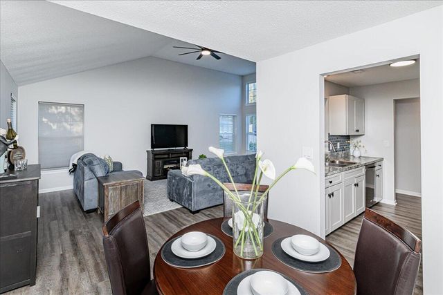 2200 MARICOPA DR, Columbia, MO 65201