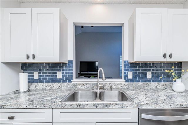 2200 MARICOPA DR, Columbia, MO 65201