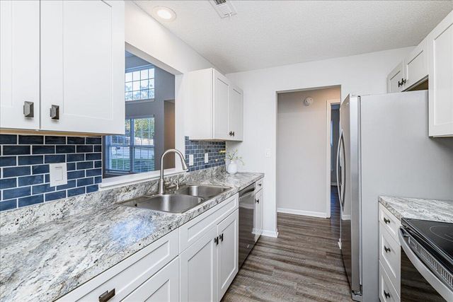 2200 MARICOPA DR, Columbia, MO 65201