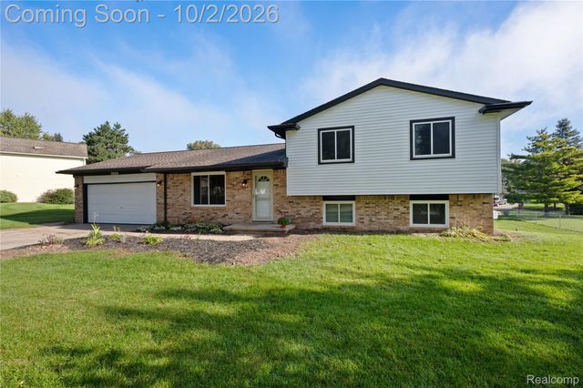 2668 Grass Valley Drive, White Lake Charter Township, MI 48383
