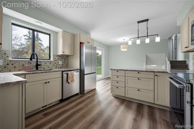 2668 Grass Valley Drive, White Lake Charter Township, MI 48383