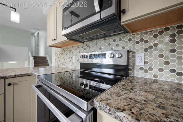 2668 Grass Valley Drive, White Lake Charter Township, MI 48383