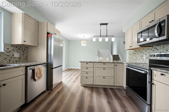 2668 Grass Valley Drive, White Lake Charter Township, MI 48383
