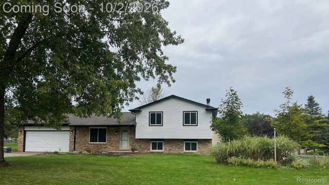 2668 Grass Valley Drive, White Lake Charter Township, MI 48383