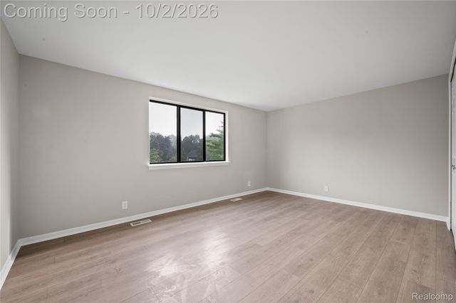 2668 Grass Valley Drive, White Lake Charter Township, MI 48383