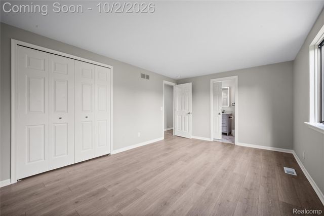2668 Grass Valley Drive, White Lake Charter Township, MI 48383