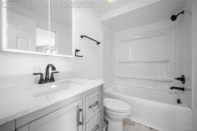 2668 Grass Valley Drive, White Lake Charter Township, MI 48383