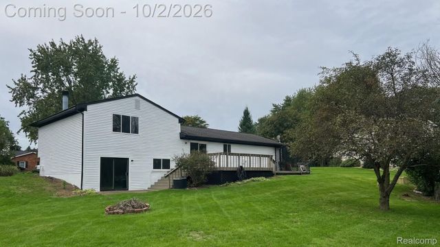 2668 Grass Valley Drive, White Lake Charter Township, MI 48383