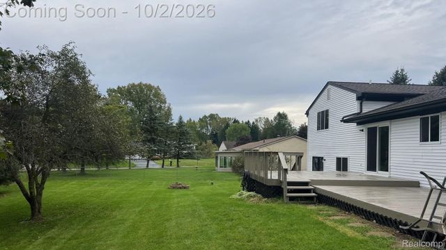 2668 Grass Valley Drive, White Lake Charter Township, MI 48383