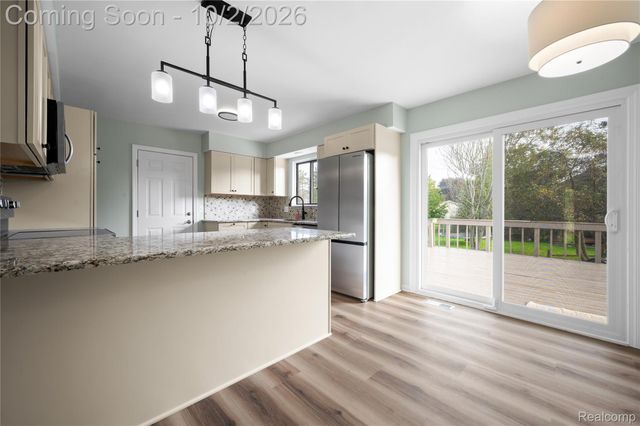 2668 Grass Valley Drive, White Lake Charter Township, MI 48383