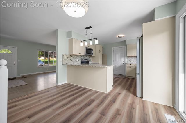 2668 Grass Valley Drive, White Lake Charter Township, MI 48383